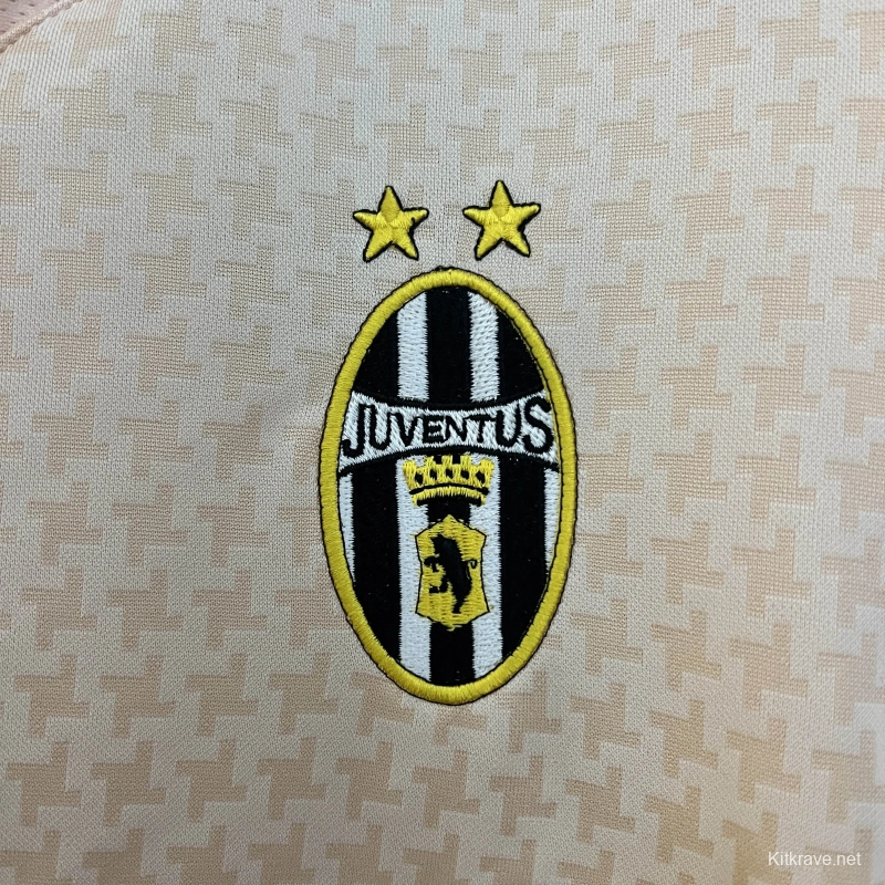 03/04 Retro Juventus Away Jersey