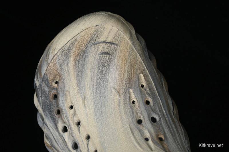 Crocs Classic Clog Slip-On Beach Sandals with Ventilation Holes - B.D4