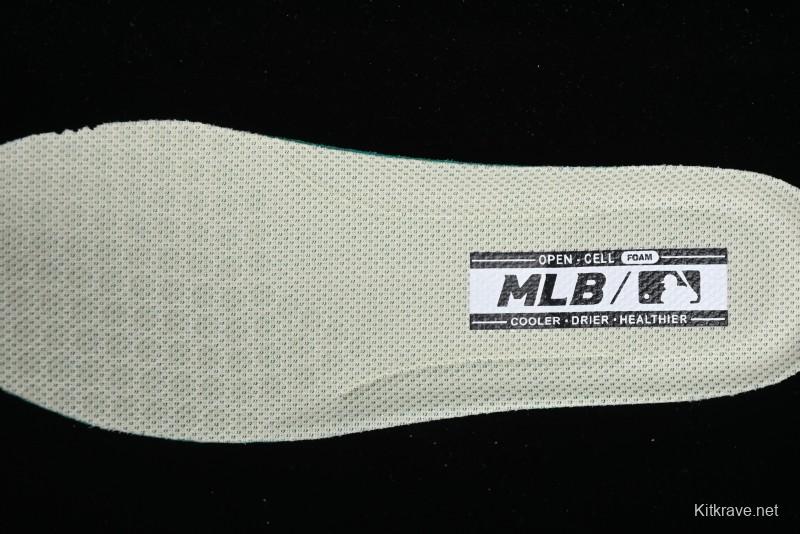 MLB Chunky Classic Base New York Yankees Lightweight Platform Casual Sneakers - 3ASXCCB4N07CRS