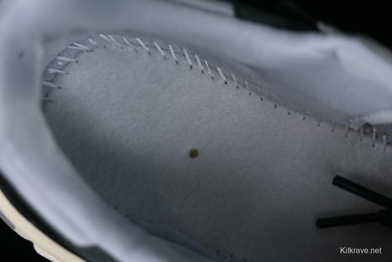 Nike V2K Runtekk 3XL Retro Low-Top Running Shoes with Shock Absorption and Anti-Slip Design - HJ4497-300