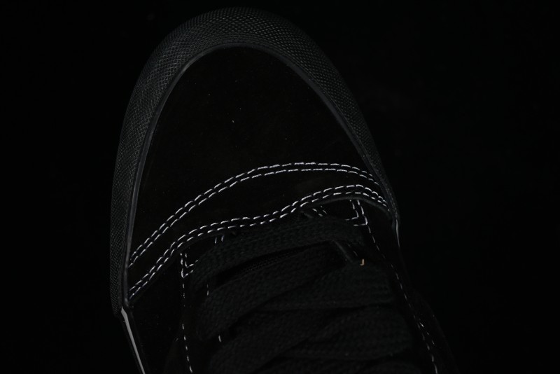 Vans Knu Skool Low Top Retro Casual Vulcanized Slip-On Shoes in Black - VN000CRPBMA