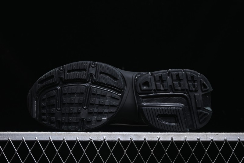 Nike Runtekk V2K Low-Top Retro Running Shoes with Cushlon Foam and Distressed Midsole - HQ1582-001