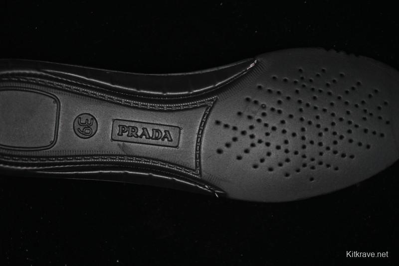 Prada Cloudbust Air Thunder Lifestyle Low-Top Sneakers with Anti-Slip and Wear-Resistant Design - 1E819L