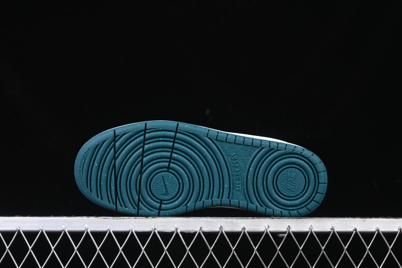 Nike Court Borough Low Retro Casual Sneakers with Breathable Design - DV5456-102