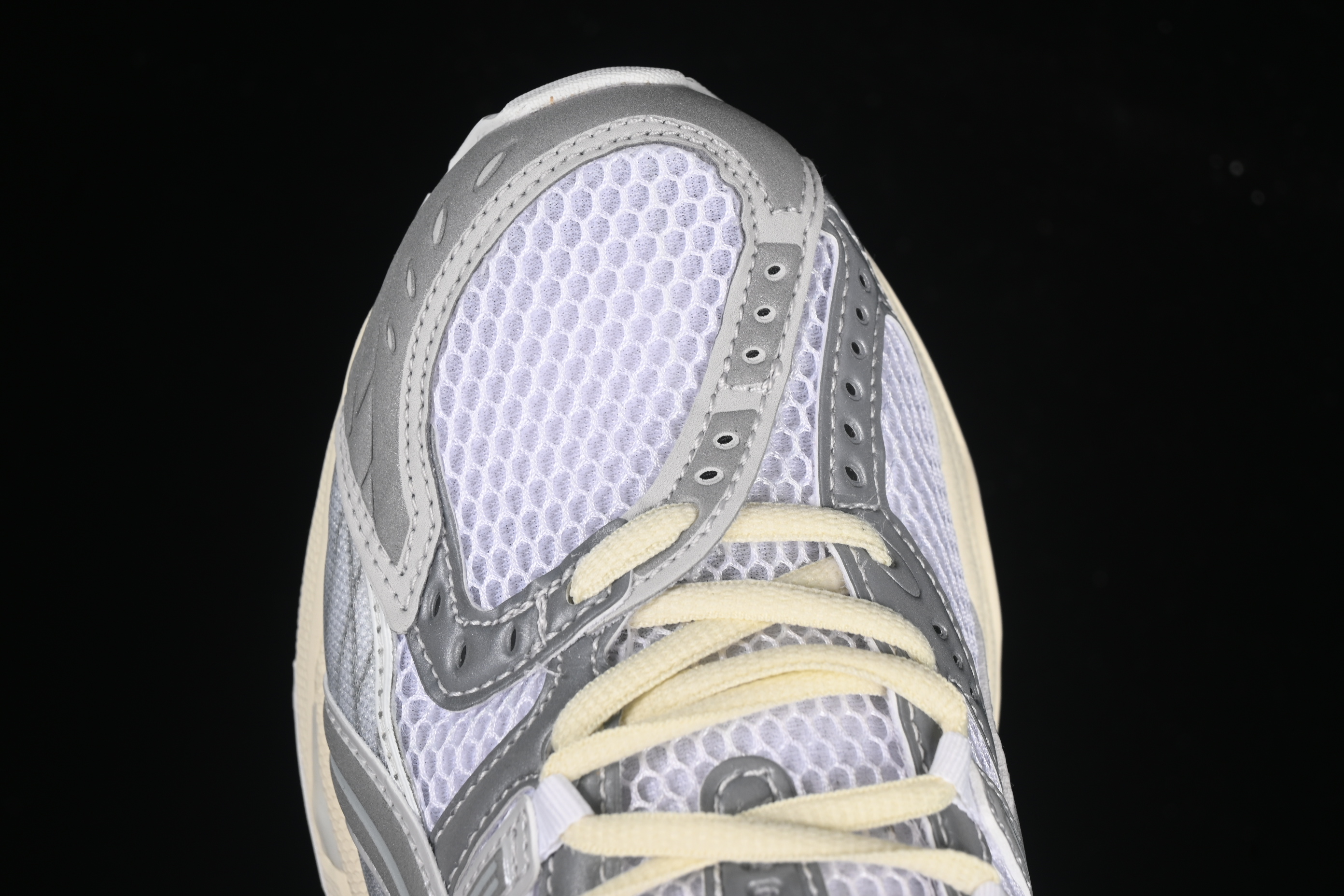 Asics Gel-Nimbus 10.1 Retro Breathable Casual Shoes with Cushioning for Men - 1203A673-100