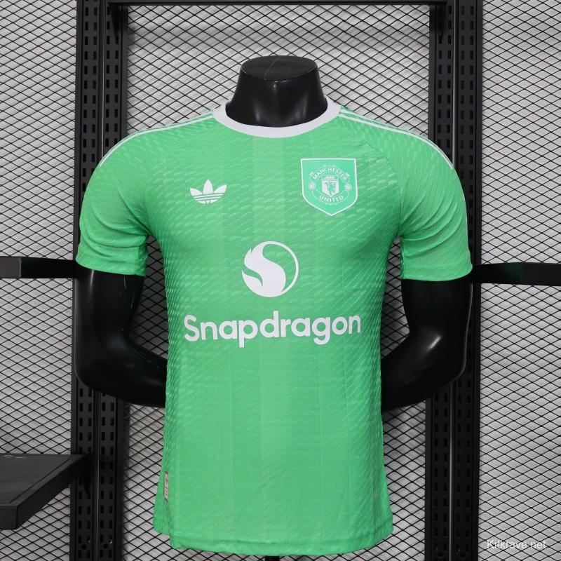 Player Version 25/26 Manchester United Green Goalkeeper Jersey