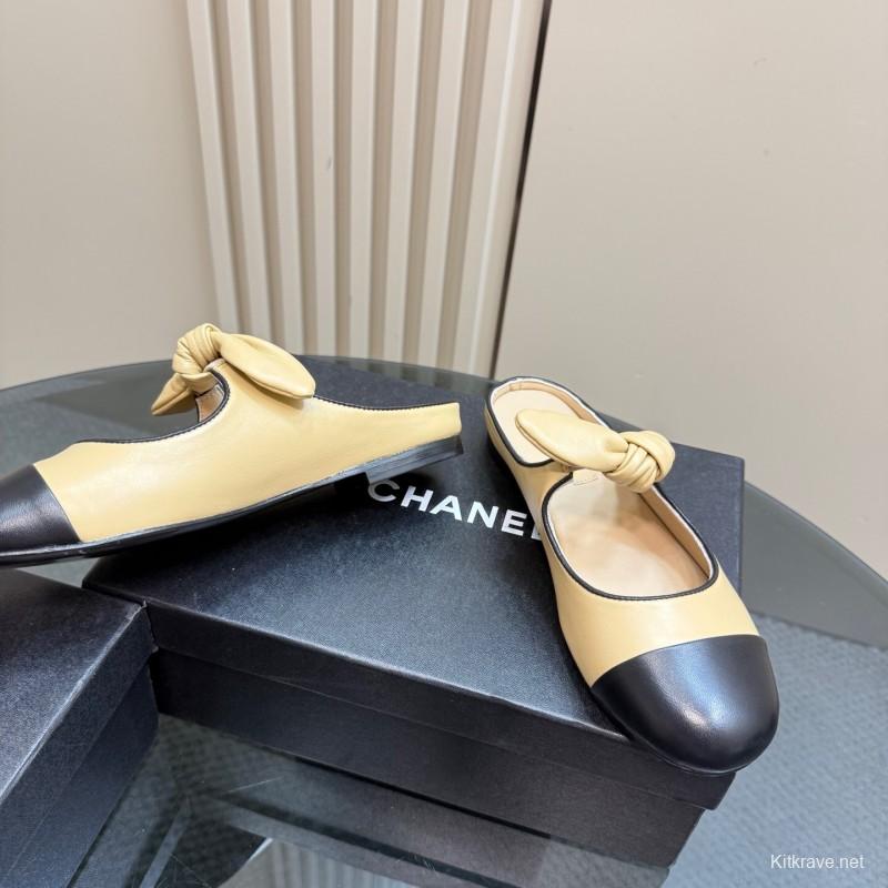 2025 Women Chanel Beige Black Leather Slippers KFY00270