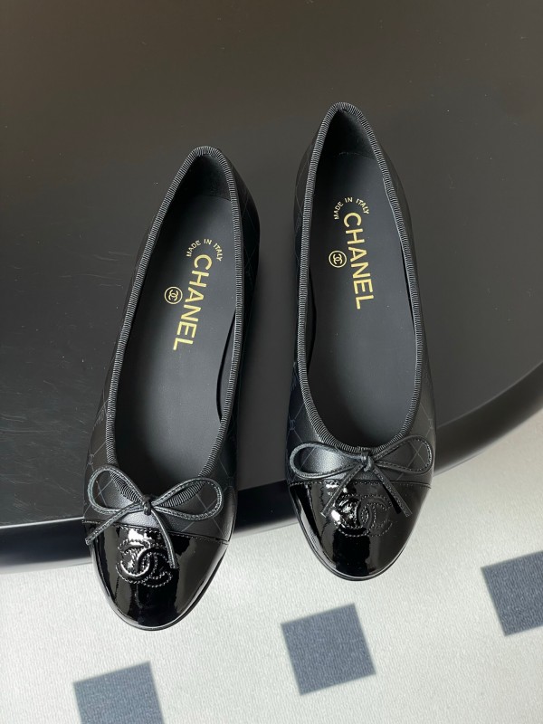 2025 Women Chanel Black Patent Leather Ballet Flats