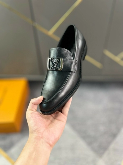 2024 Men Louis Vuitton Black Leather Loafers MJ00290