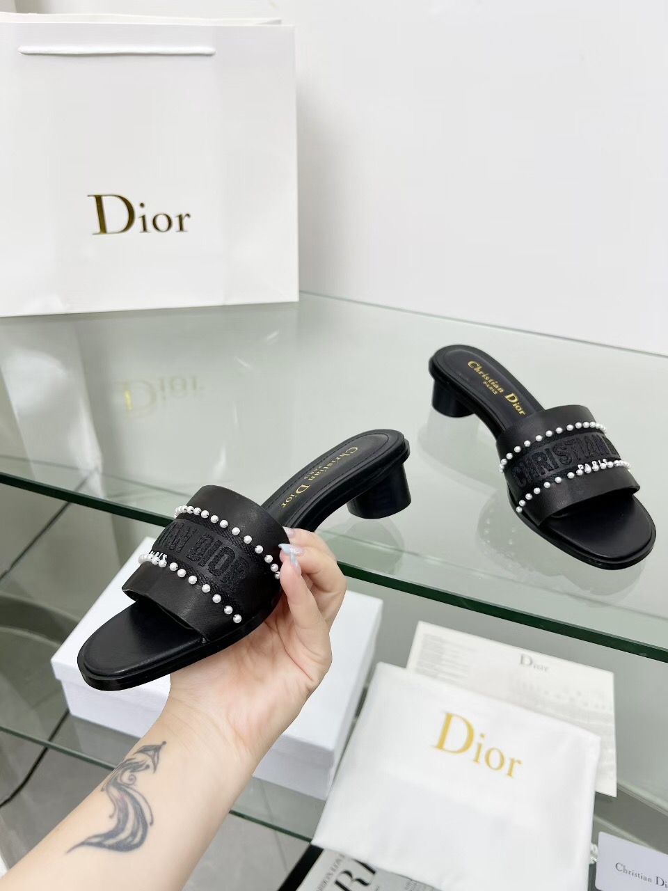 2025 Women Dior Black Leather Mules Pearl LY00210