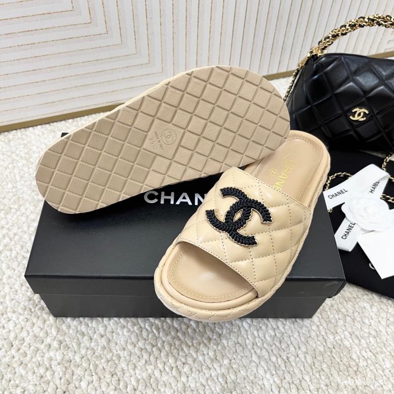2025 Slippers Chanel Beige Leather Slippers CC Logo