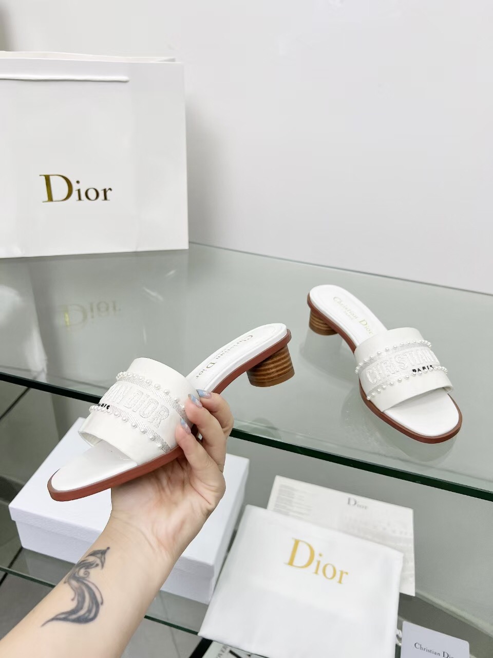 2025 Women Dior White Leather Mules Embroidered LY00210