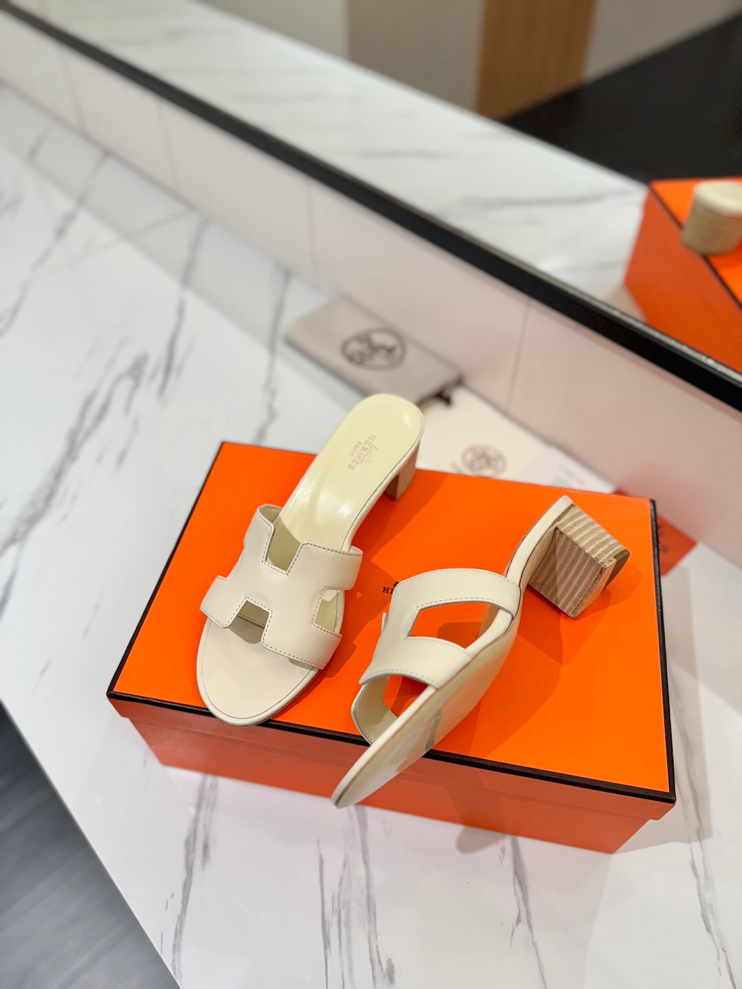 2025 Women Hermès Ivory Leather Sandals