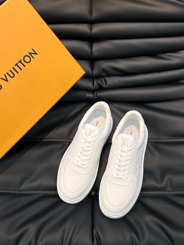 2024 Men Louis Vuitton White Leather Casual Sneakers MJ00400