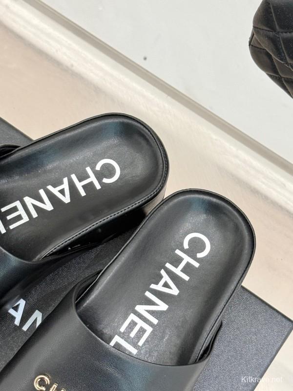 2025 Slippers Chanel Black Leather Slippers KFY00250