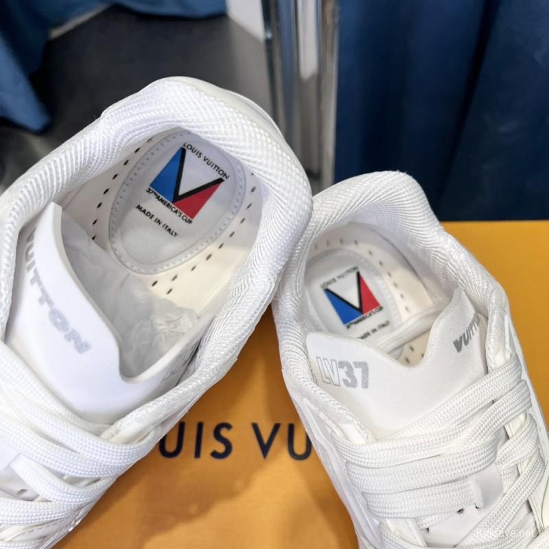 2025 Unisex Louis Vuitton White Leather Trainer