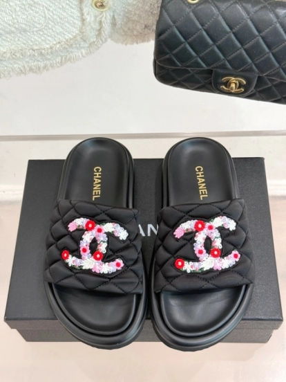 2025 Slippers Chanel Black Silk Women Slippers Embroidered KFY00260