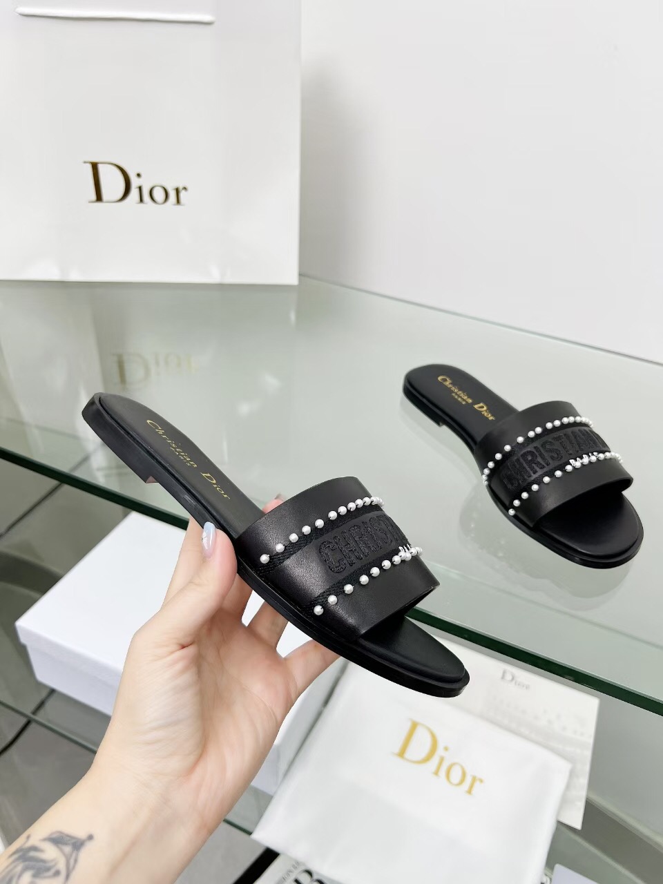 2025 Women Dior Black Leather Slippers Pearl Embellishment LY00190