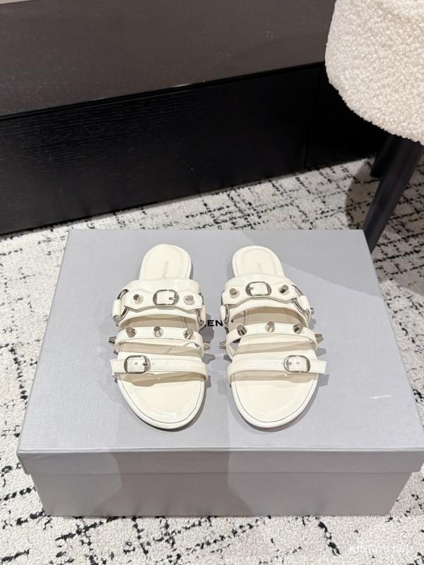 2025 Slippers Balenciaga White Leather Metal Studs KFY00289