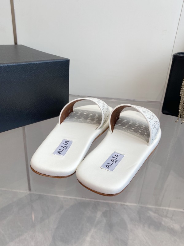 2025 Alaia White Leather Slippers KFY00280