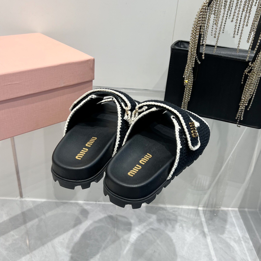 2025 Miu Miu Black White Crochet Leather Slippers KFY00290