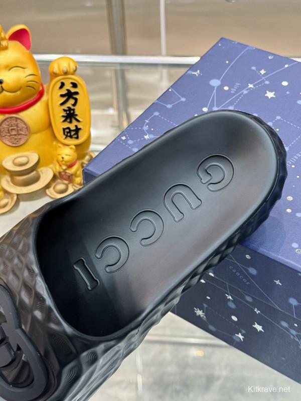 2025 Men Gucci Black Rubber Slippers Interlocking G KFY00170