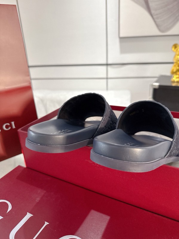 2025 Unisex Gucci Black Velvet Slippers GG Embossed AS00240