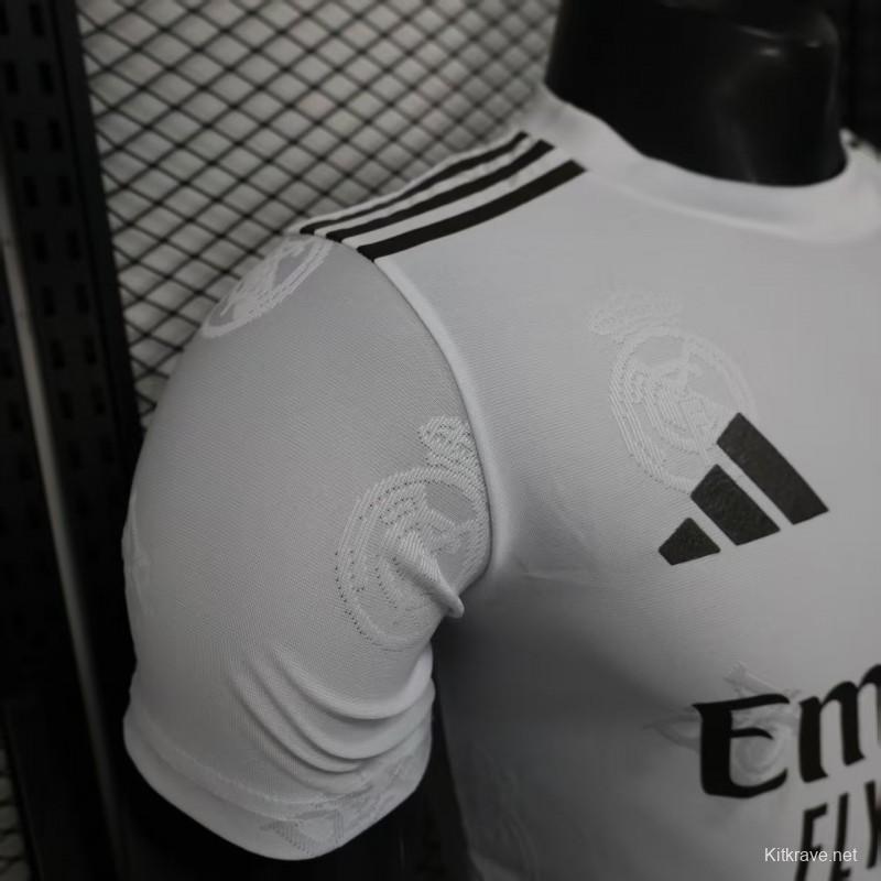 Player Version 25/26 Real Madrid White with Embossed Royal Crest Pattern Jersey