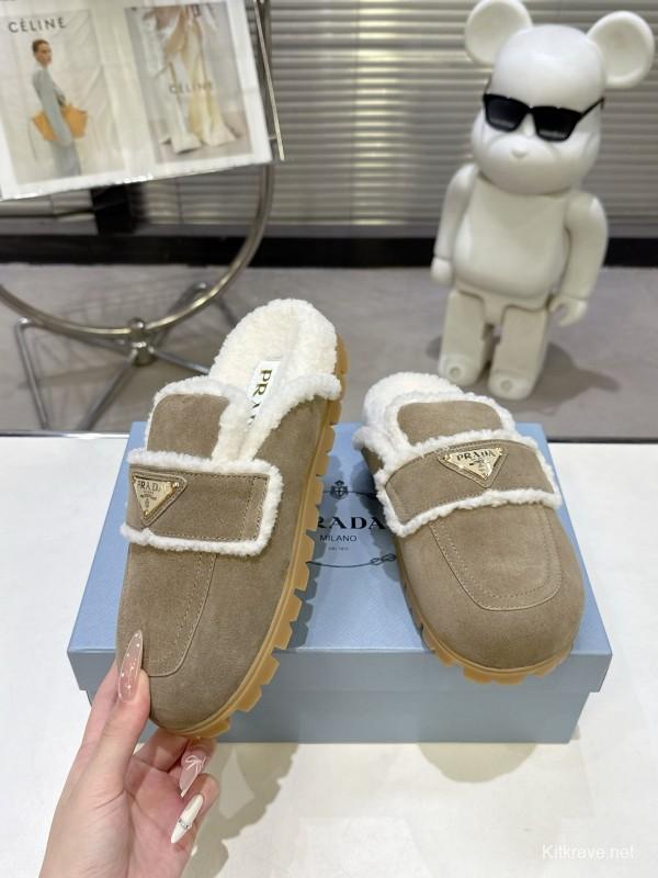 Prada Fall/Winter 2025 New Fur Mule Shoes Triangle Buckle Bread Toe Half Slippers - KFY00270