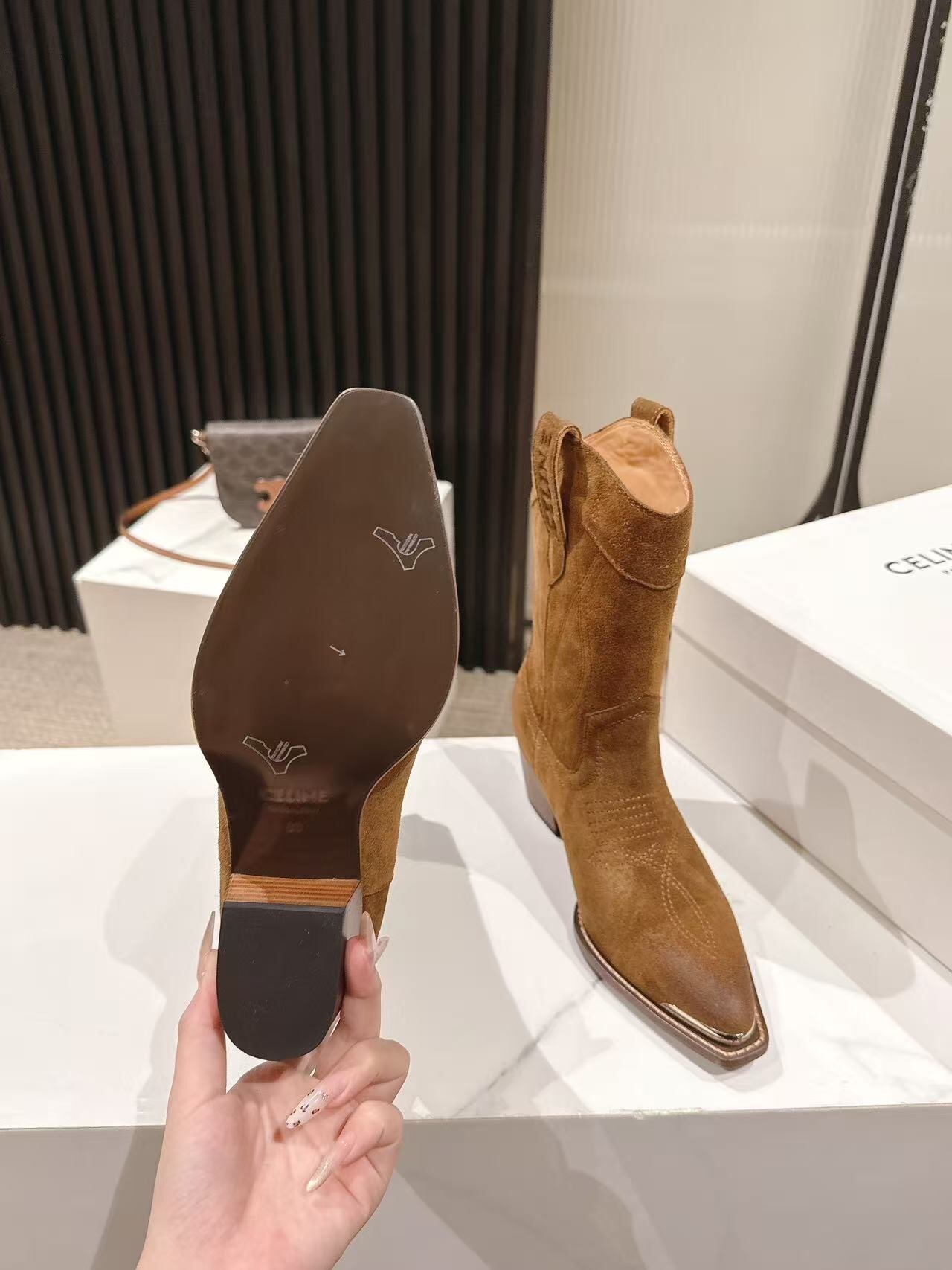 CELINE Fashion Boots with Arch de Triomphe Logo - LY00440