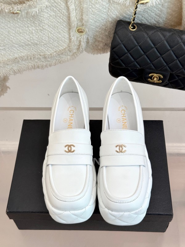 Chanel 25K Fall/Winter New Double C Platform Loafer Shoes with Waterproof Platform - KFY00320