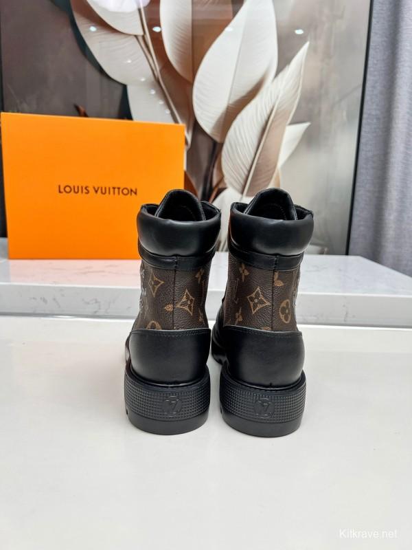 Louis Vuitton Territory Flat Boots with LV Circle Logo and Rubber Outsole - LY00310