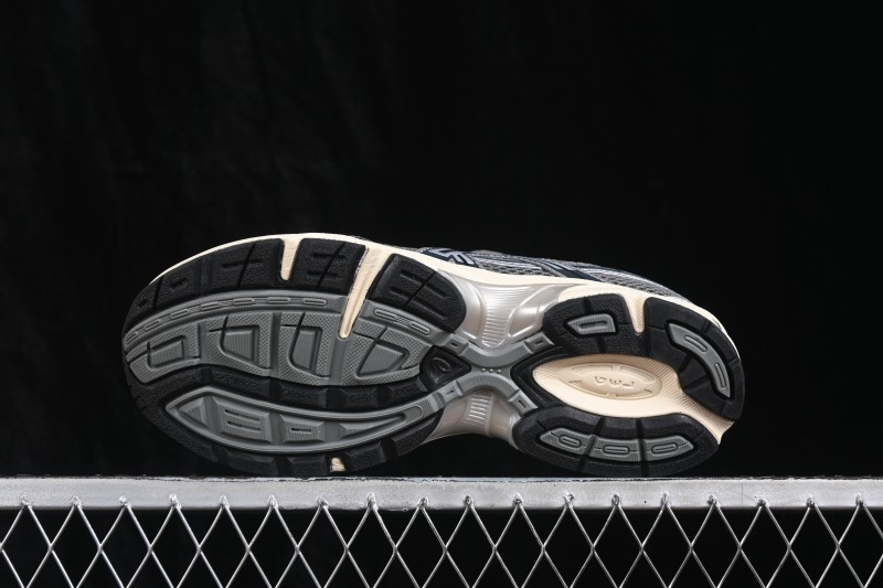 Asics Tiger GEL-1130 Retro Low-Top Running Shoes with GEL Cushioning - 1201A256-026
