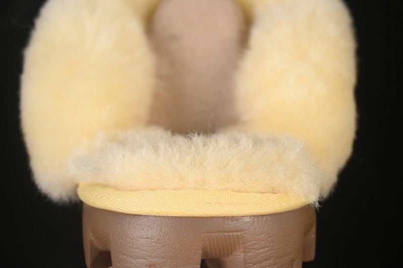 UGG Slipper Evolution Comfortable Flat No Special Function Closed Toe Slippers 1180 Soft Mustard